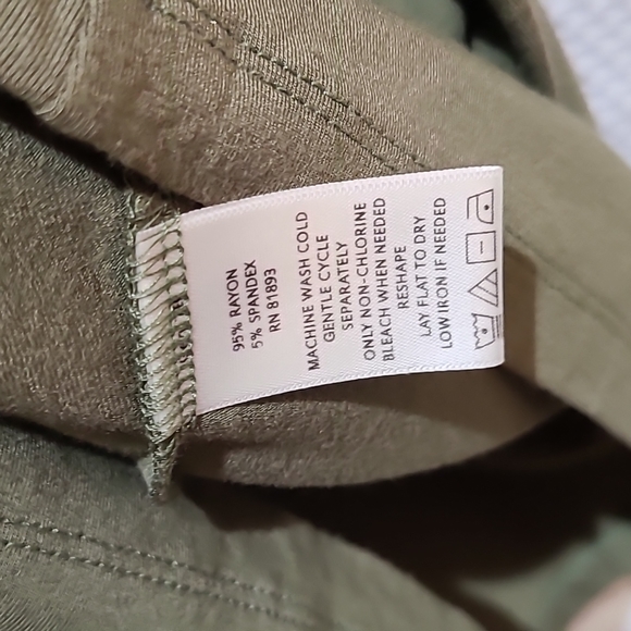 NWOT Motto olive 95%rayon/5% knit shift with mini ruffled button collar. S. - Picture 7 of 7